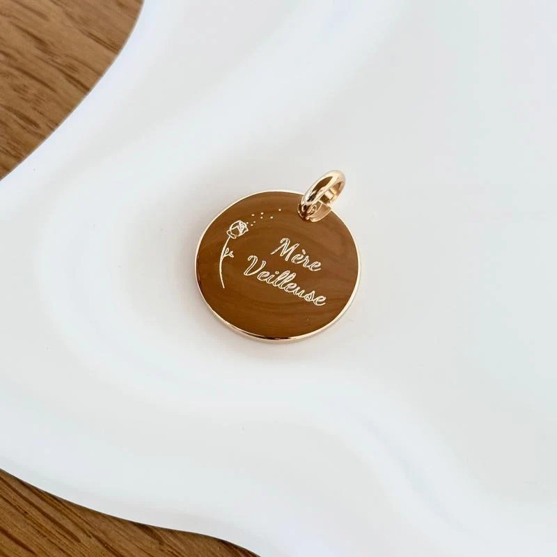 Pendentif "Mère veilleuse" plaqué or