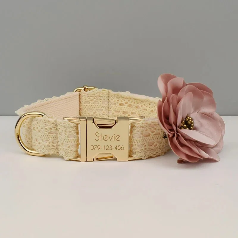 Collier avec Gravure en Dentelle Crème Personnalisé avec Laisse & Fleur – Gravure Prénom & Téléphone