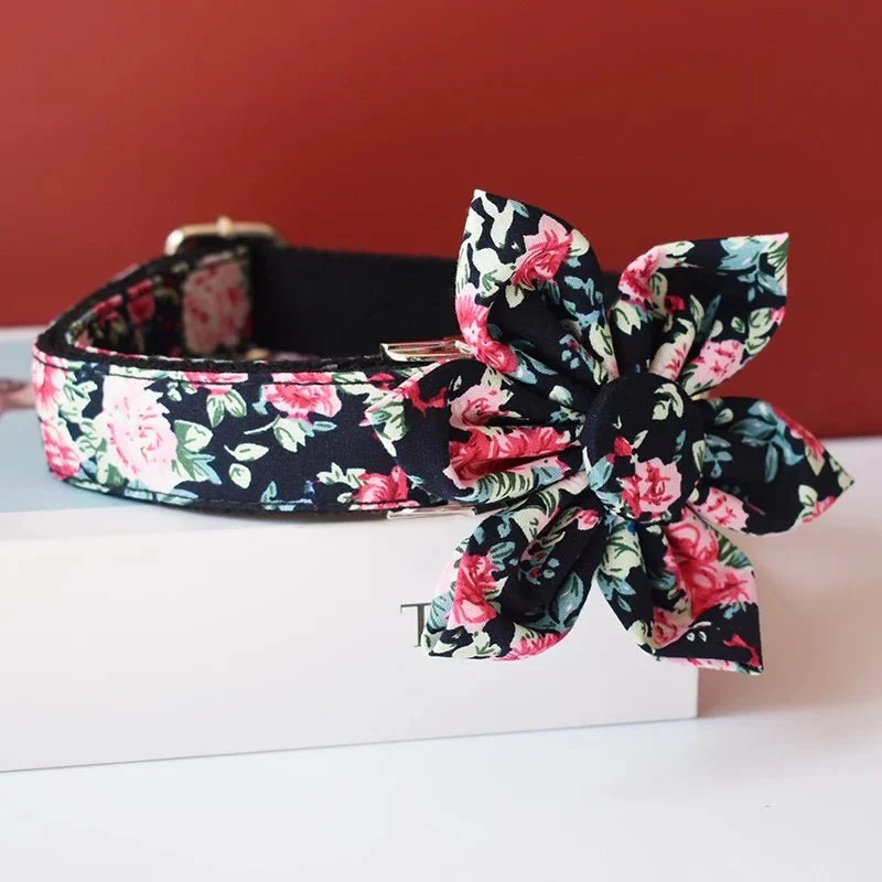 Collier pour Chien Noir à Fleurs Roses – Personnalisé avec Laisse et Fleur Amovible