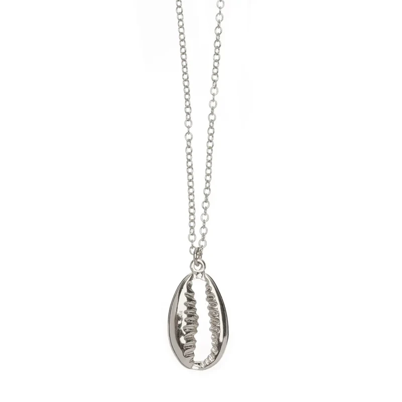 Collier long avec pendentif coquillage cauri