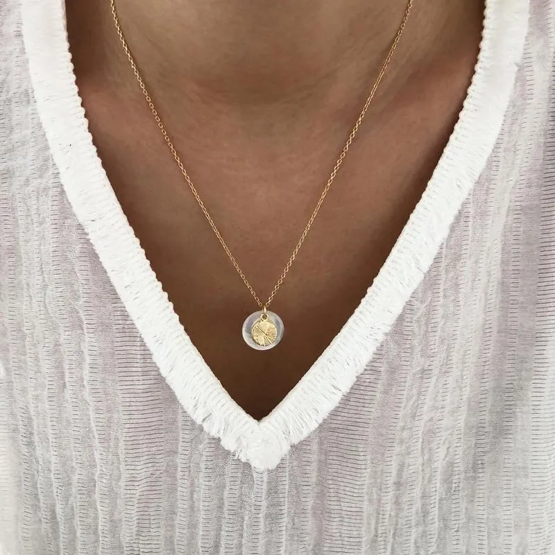 Collier "Soleil nacre" plaqué or