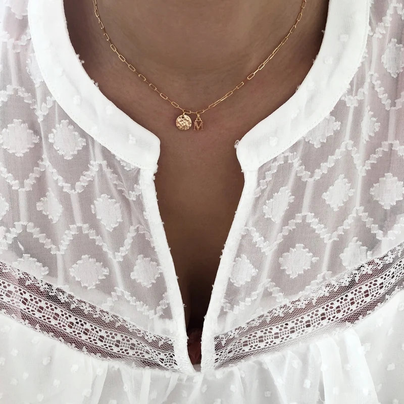Collier "Idylle" médaille martelée plaqué or